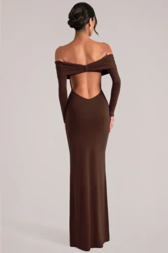 Depny off-shoulder maxi-jurk met lange mouwen in chocoladebruin