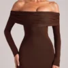 Depny off-shoulder maxi-jurk met lange mouwen in chocoladebruin