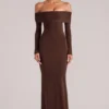 Depny off-shoulder maxi-jurk met lange mouwen in chocoladebruin