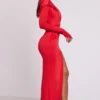 Desdemona maxi-jurk met capuchon en lange mouwen in vuurrood
