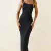 Devika maxi-jurk met ruches en open rug in zwart