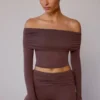 Doorschijnende off-shoulder top met lange mouwen in taupebruin
