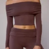 Doorschijnende off-shoulder top met lange mouwen in taupebruin