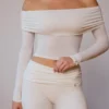 Doorschijnende off-shoulder top met lange mouwen in zacht wit