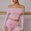 Doorschijnende off-shoulder top met lange mouwen in zachtroze