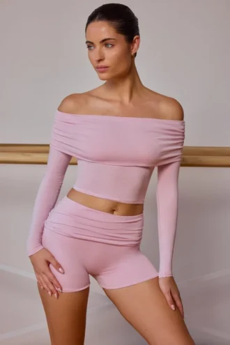 Doorschijnende off-shoulder top met lange mouwen in zachtroze