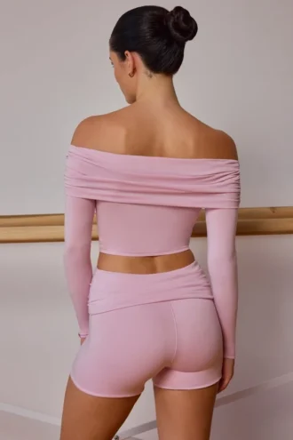Doorschijnende off-shoulder top met lange mouwen in zachtroze