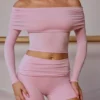 Doorschijnende off-shoulder top met lange mouwen in zachtroze