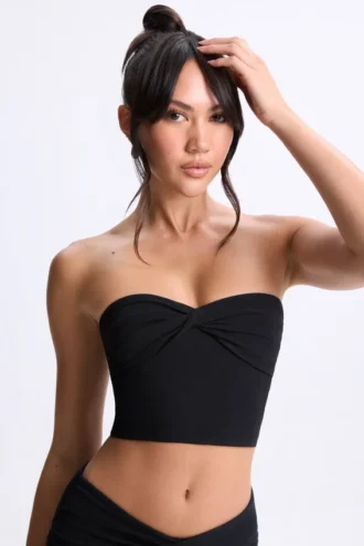 Edie Modal Twist-Front Bandeau Top in zwart