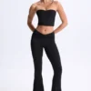 Edie Modal Twist-Front Bandeau Top in zwart