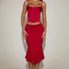 Eirwen satijnen korset-top met cowl-hals en vetersluiting in True Red