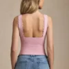 Elinda Modal tanktop met depe halslijn en geschulpte rand in zachtroze
