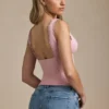 Elinda Modal tanktop met depe halslijn en geschulpte rand in zachtroze