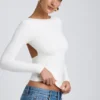 Elli Modal top met hoge hals, lange mouwen en open rug in wit
