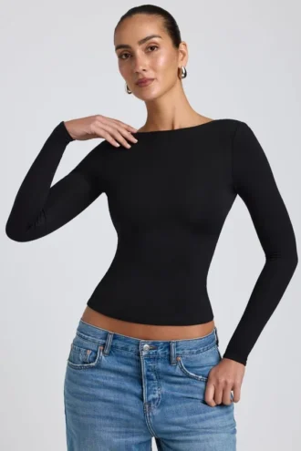 Elli Modal top met hoge hals, lange mouwen en open rug in zwart
