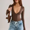 Elodie Modal Plunge body met lange mouwen in chocoladebruin