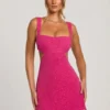 Emilion versierde mini-jurk met uitsnijdingen in fuchsia