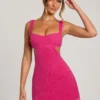 Emilion versierde mini-jurk met uitsnijdingen in fuchsia