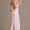 Emmeline chiffonjurk met cowl-hals en open rug in babyroze
