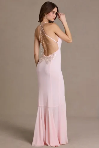 Emmeline chiffonjurk met cowl-hals en open rug in babyroze