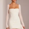 Ferrara minijurk met lange mouwen, versierde col en witte kleur