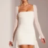 Ferrara minijurk met lange mouwen, versierde col en witte kleur