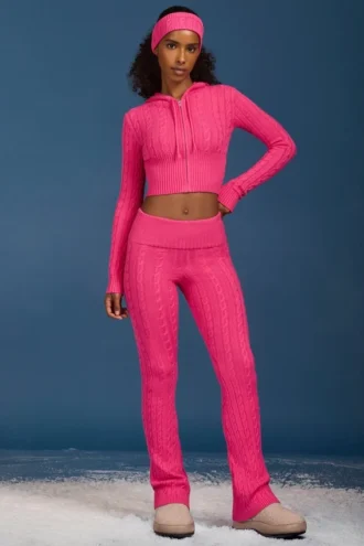 Flared broek met omgeslagen zoom en kabelpatroon in felroze