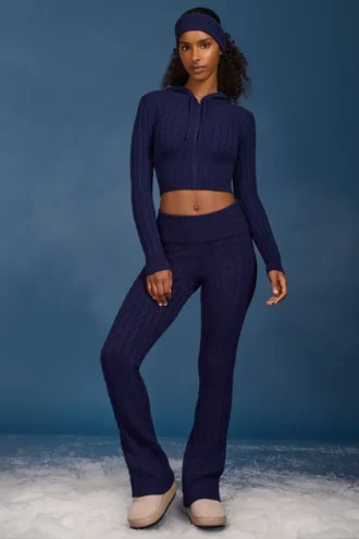 Flared broek met omgeslagen zoom en kabelpatroon in marineblauw