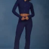 Flared broek met omgeslagen zoom en kabelpatroon in marineblauw