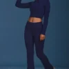 Flared broek met omgeslagen zoom en kabelpatroon in marineblauw