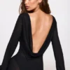 Frances doorschijnende jersey maxi-jurk met lange mouwen en open rug in zwart