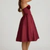 Gabrielle strapless midi-jurk met korset in wijnrood