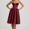 Gabrielle strapless midi-jurk met korset in wijnrood
