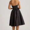 Gabrielle strapless midi-jurk met korset in zwart