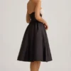 Gabrielle strapless midi-jurk met korset in zwart