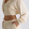 Geborsteld jersey cropped bolero met capuchon in ecru