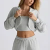 Geborstelde jersey cropped bolero met capuchon in mistgrijs