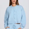 Gebreid kort vest in poederblauw