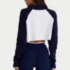 Geribde, cropped trui met kwartritssluiting in klassiek marineblauw