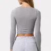 Gerimpelde crop top met lange mouwen in grijs