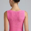 Gracie versierde top met vetersluiting en hoge hals in bubblegumroze