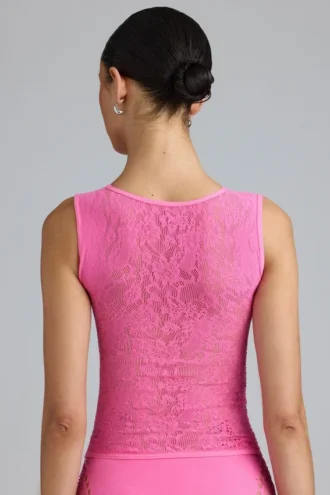 Gracie versierde top met vetersluiting en hoge hals in bubblegumroze
