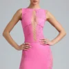 Gracie versierde top met vetersluiting en hoge hals in bubblegumroze