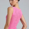 Gracie versierde top met vetersluiting en hoge hals in bubblegumroze