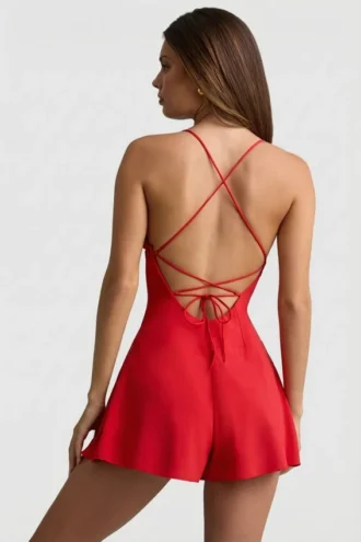 Helaia playsuit met ruches en open rug in scharlakenrood