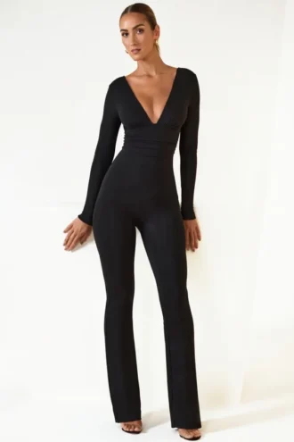Helene Modal gerimpelde jumpsuit met diepe halslijn en uitlopende pijpen in zwart