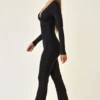Helene Modal gerimpelde jumpsuit met diepe halslijn en uitlopende pijpen in zwart