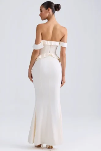 Hemera off-shoulder jurk met ruches in ivoor