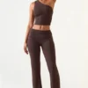 Hollis Mid-Rise Straight-Leg Broek in Chocoladebruin