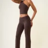 Hollis Mid-Rise Straight-Leg Broek in Chocoladebruin